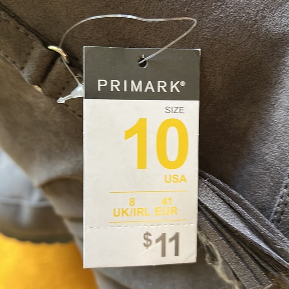 Never worn fur lined boots. Grey suede like boot from Primark - Picture 3 of 5